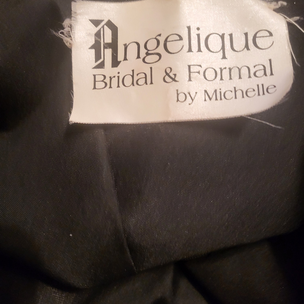 Angelique‎ Elegant Black Evening Gown - Picture 4 of 5